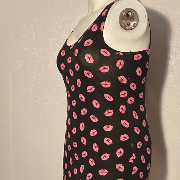 No Boundaries Kisses Tank Top 💋 - Picture 4 of 6